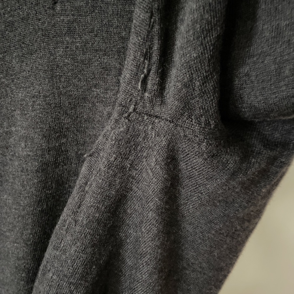 Gap 100% Merino Wool Sweater - Picture 2 of 4